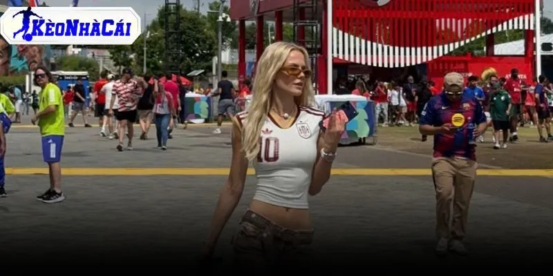 Mỹ nhân World Cup 2026 hứng chịu làn sóng thù ghét từ CĐV Đức