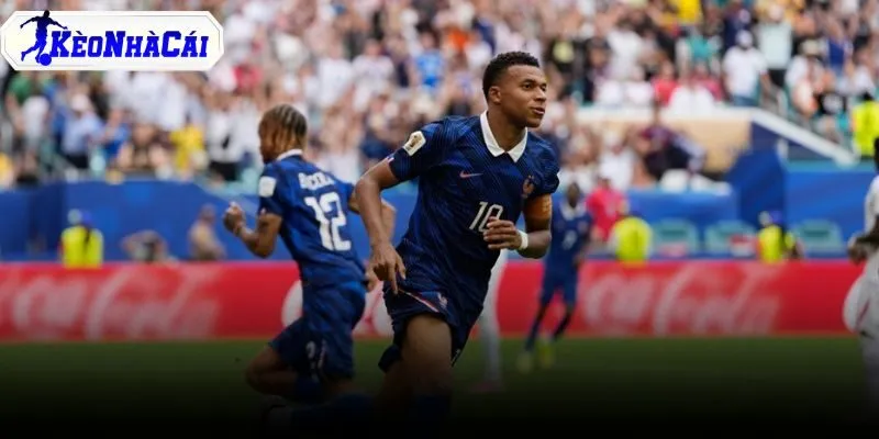 Hai bàn vào lưới Anh giúp tiền đạo Pháp tạo thêm cột mốc lớn tại World Cup