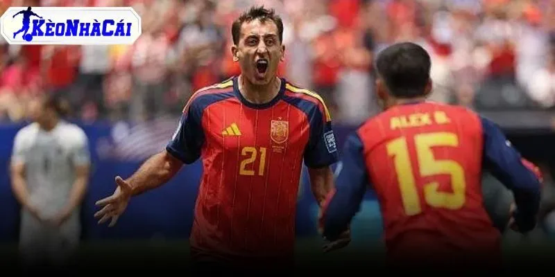 Mikel Oyarzabal thực hiện cú sút ấn định tỷ số 3-0